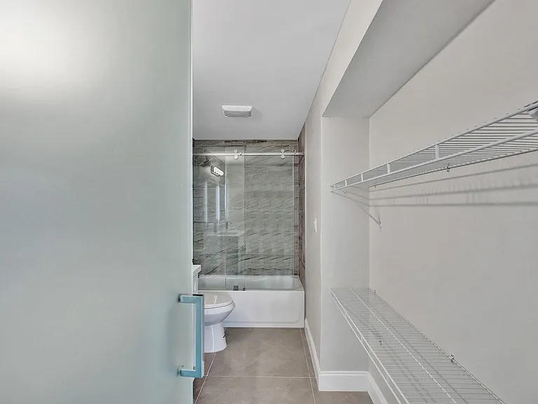 4222 Inverrary Blvd — Photo 33