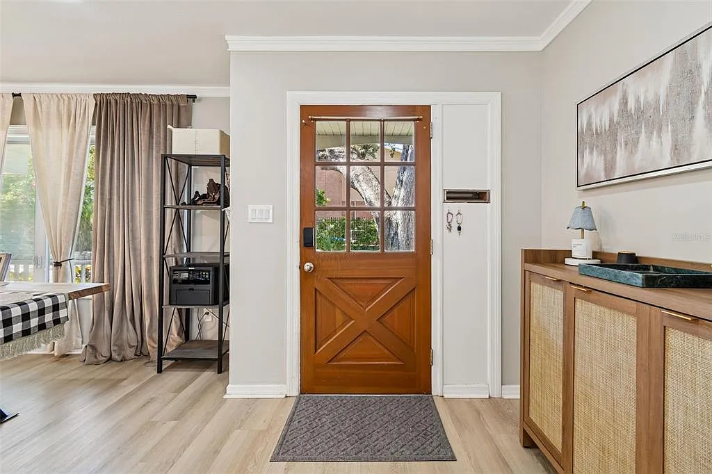4 bed, 3.0 bath, 2285 sqft, $6,750 — Photo 4