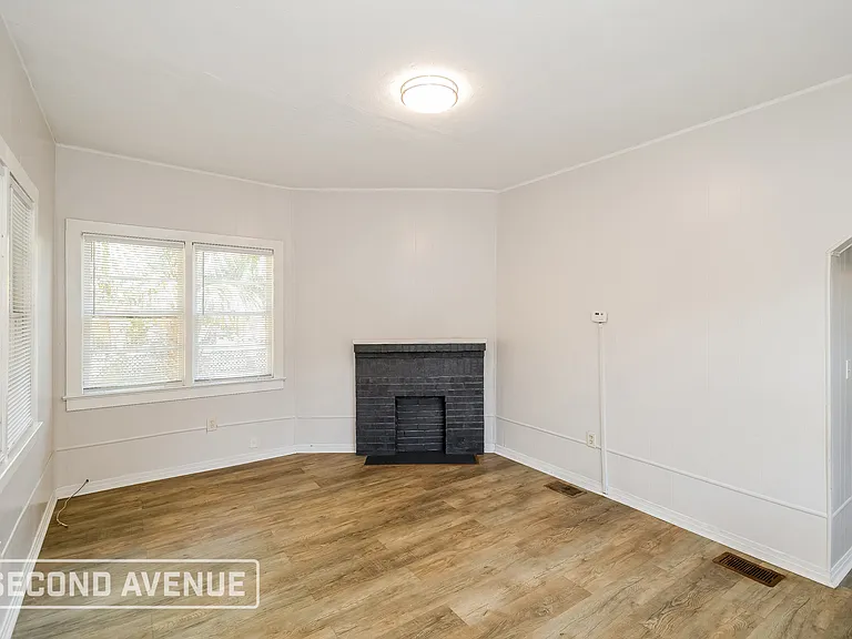 3403 Phoenix Ave — Photo 2