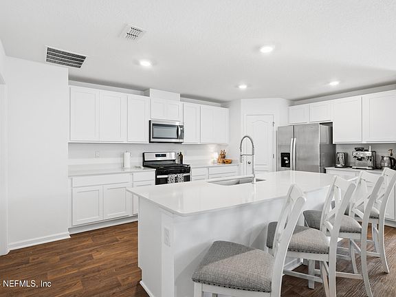 5th image of 943 ORELLANA Road
