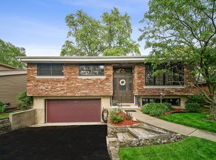 913 S Spring Rd, Elmhurst, IL 60126