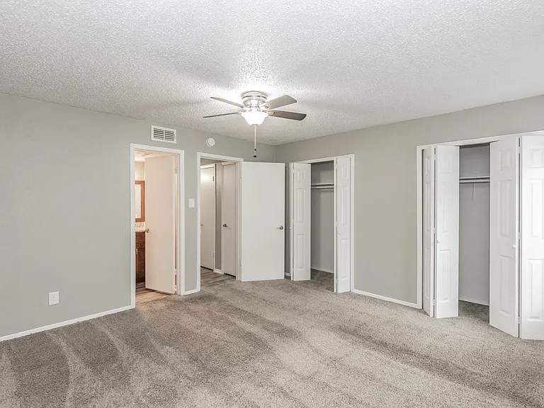 Verano Oaks Apartments — Photo 35