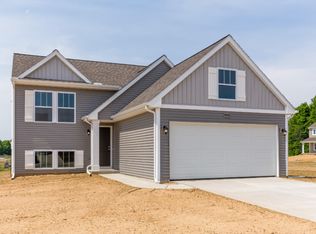 4415 Wood Way Ct, Cedar Springs, MI 49319