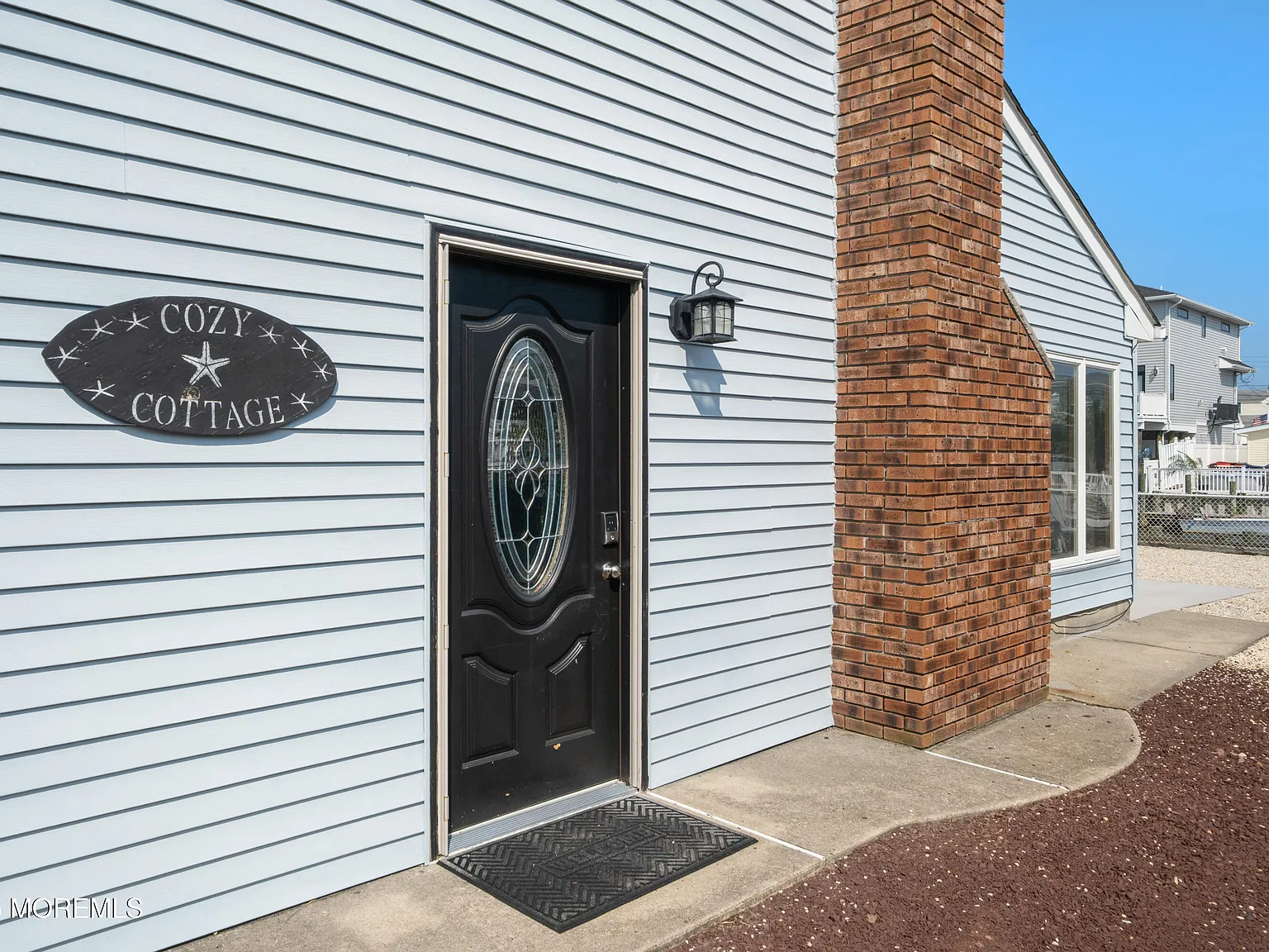 3 bed, 896 sqft, $2,200 — Photo 3