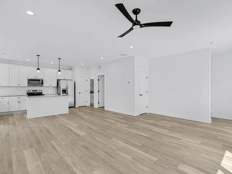 209 2nd St — Photo 9