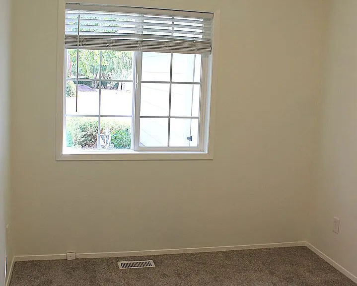 2093 S Manitou Ave — Photo 8