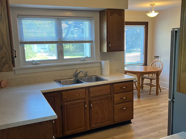 425 Pleasant St — Photo 35