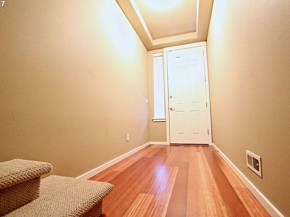 4th image of 814 NE 72nd Ave