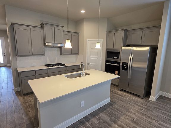2nd image of 2517 Goldfinch Dr