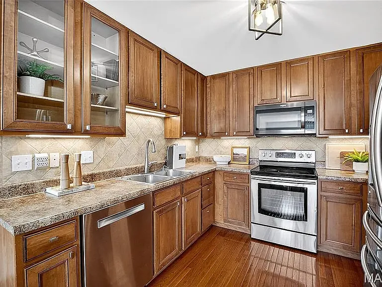 480 Coachgate Ct — Photo 3