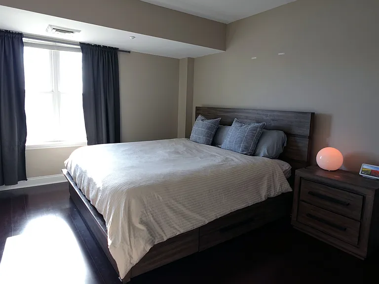Spacious bedroom that fits a king sized bed