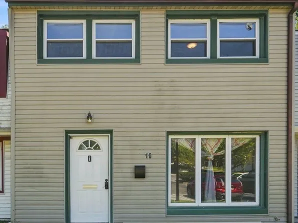 10 Ruscombe Ct, Willingboro, NJ 08046