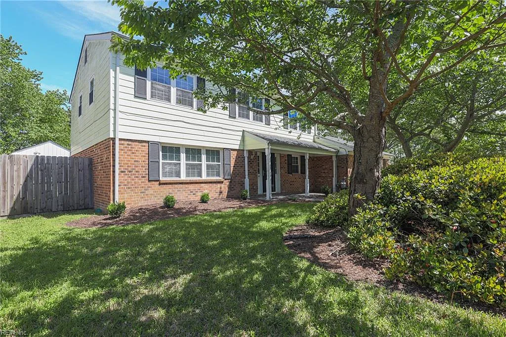 4 bed, 2.5 bath, $800 — Photo 3