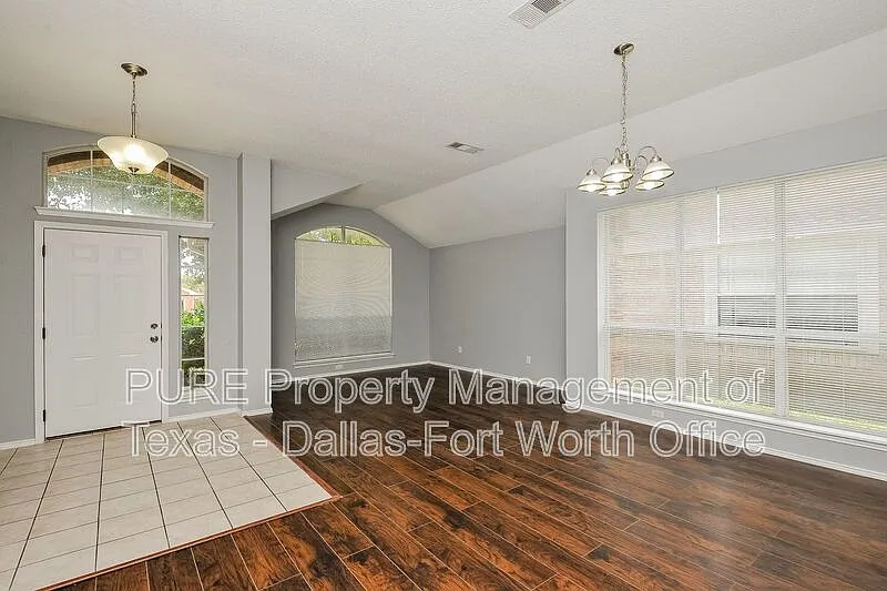 3 bed, 2.0 bath, 2148 sqft, $2,300 — Photo 3