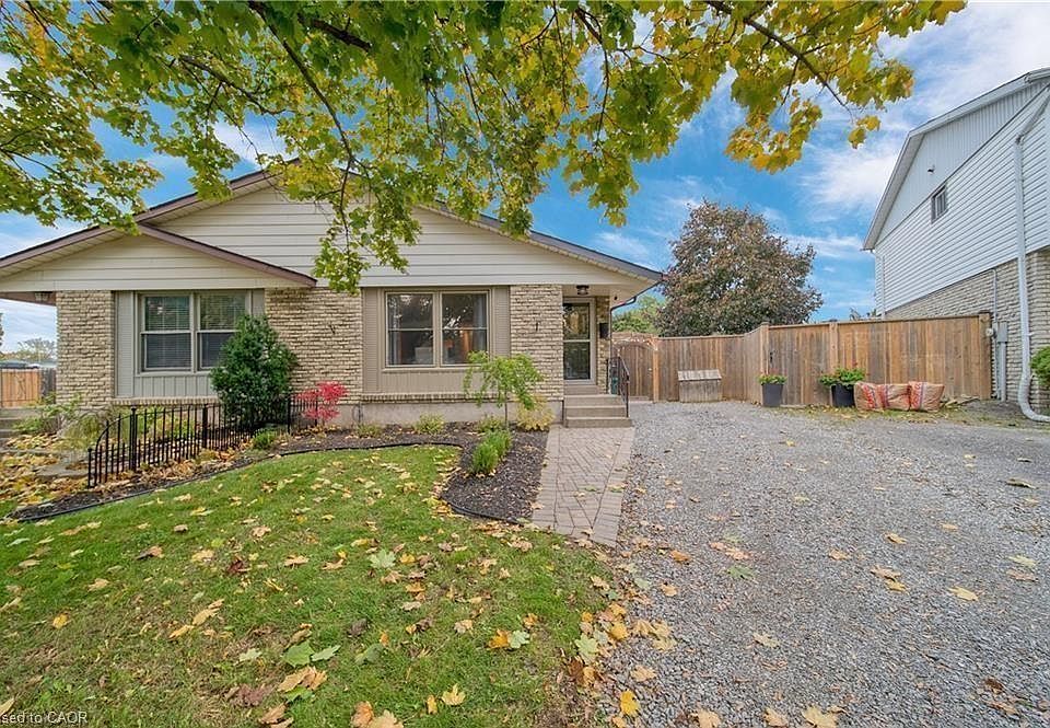 1st image of 6 Bardadyn Ct