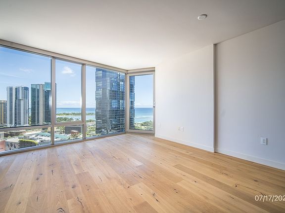3rd image of 1001 Queen St #2112