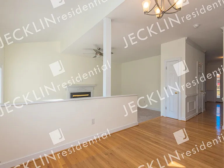 10653 Anna Marie Dr — Photo 15