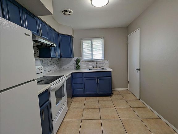 4th image of 621 W Steins St
