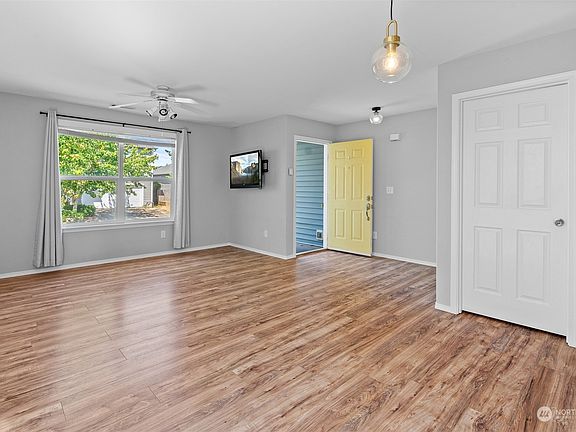 4th image of 10316 192nd Street Ct E