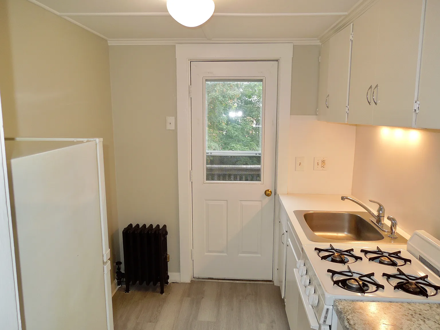 1 bed, 500 sqft, $2,100 — Photo 4