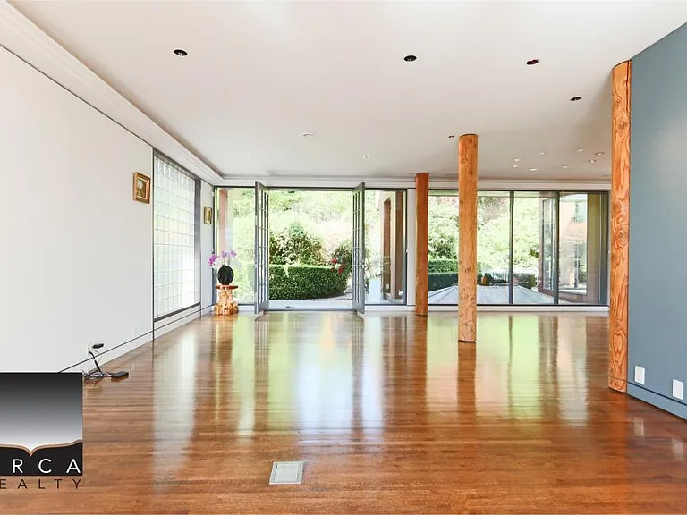 687 Beachview Dr — Photo 3