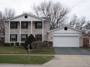 1274 W New Britton Dr, Hoffman Estates, IL 60192