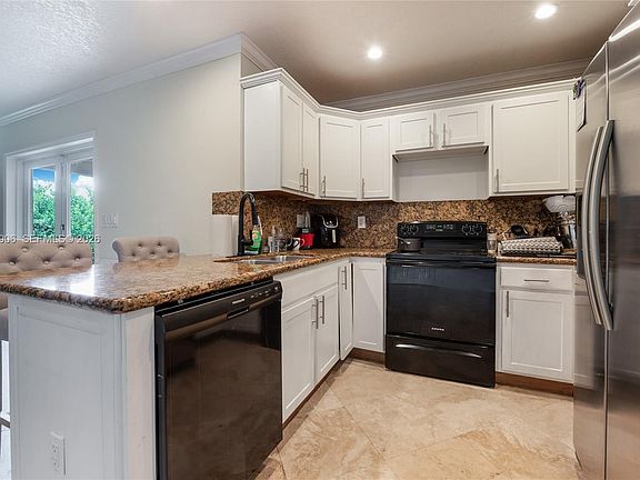 3rd image of 6881 SW 27th St