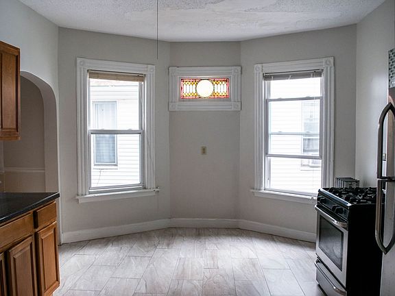 4th image of 697-699 Elm St #2