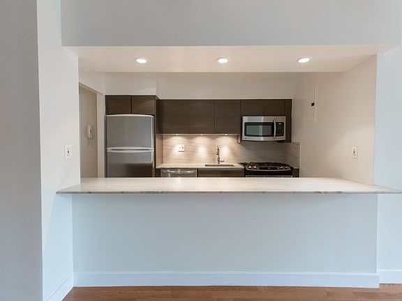 5th image of 400 E 58th St APT 9D