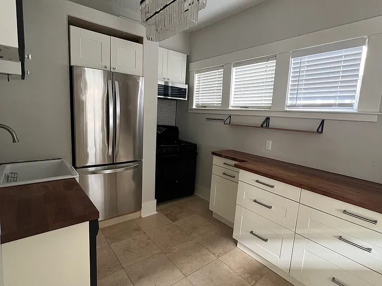 3204 Oak St — Photo 9