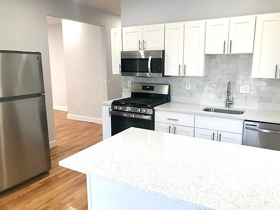 2nd image of 42 Moseley St Floor 2