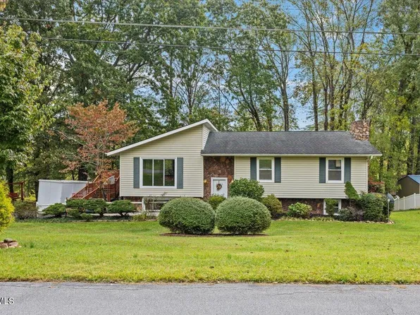 2825 Woodhill Rd, Johnson City, TN 37604