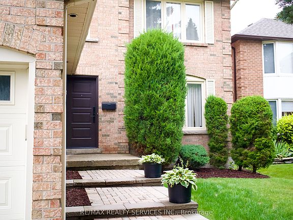 2nd image of 3975 Seebring Cres