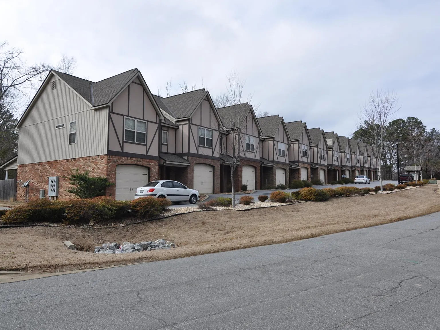 2 bed, 2.5 bath, 1478 sqft, $1,300 — Photo 1