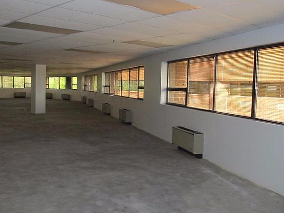4th image of 11166 Fairfax Blvd