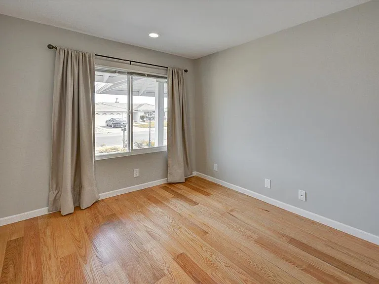 207 Valencia Dr — Photo 23
