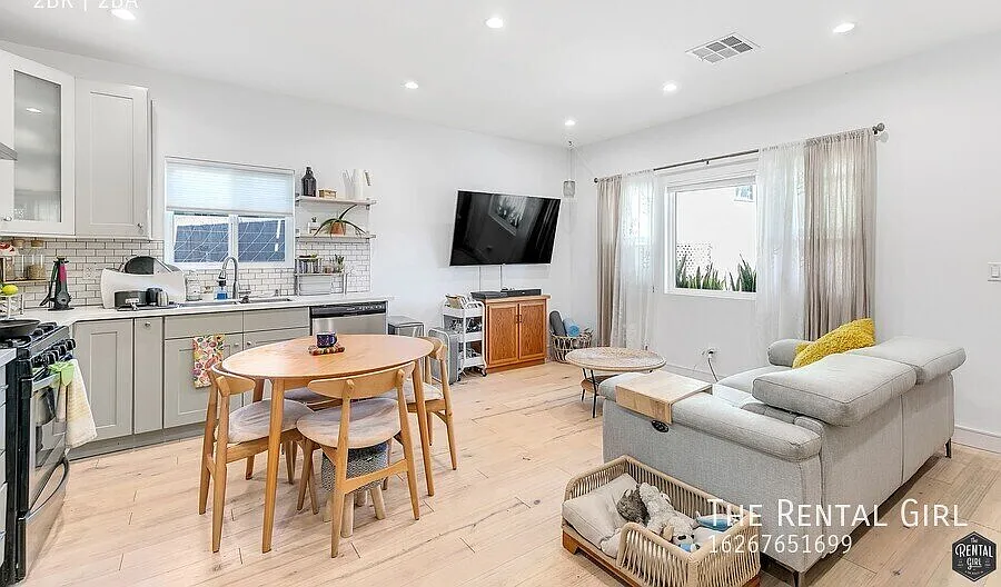 Amazing Nela Location - Highland Park & Mt. Washington Adjacent | Sweet Updated Duplex W/ Dual Pr... — Photo 4