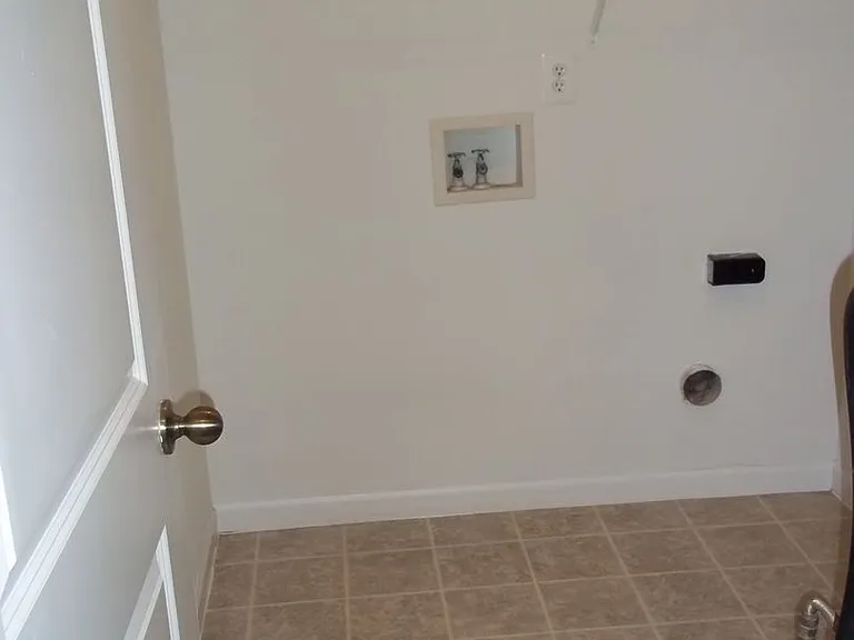 185 - COUNTRY VIEW APARTMENTS — Photo 19