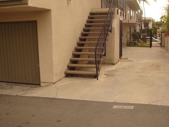 3rd image of 6722 Pickering Ave #G