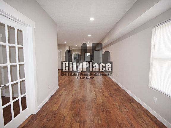 4th image of 1399 Hoefgen St