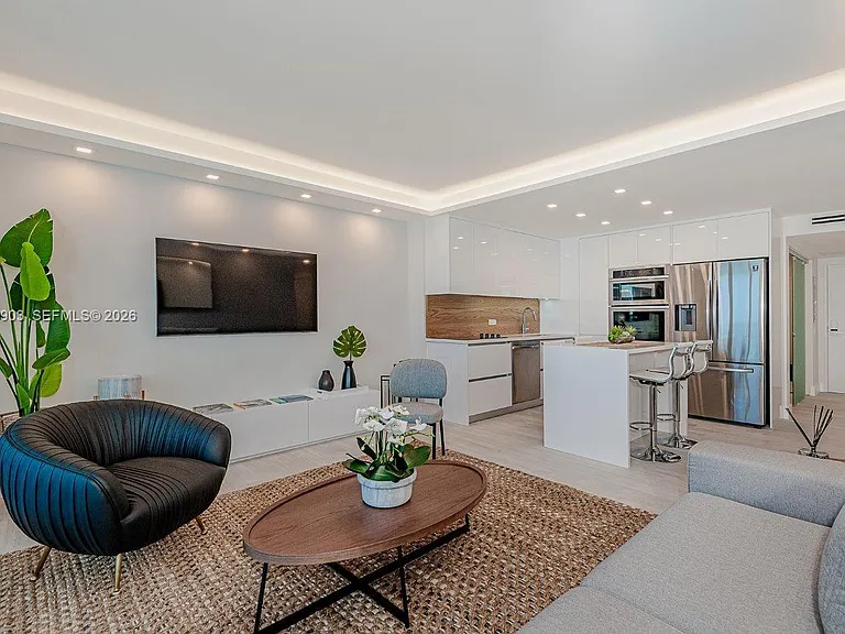 2301 Collins Ave #739 — Photo 3
