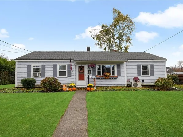66 Cliff Dr, Bristol, RI 02809