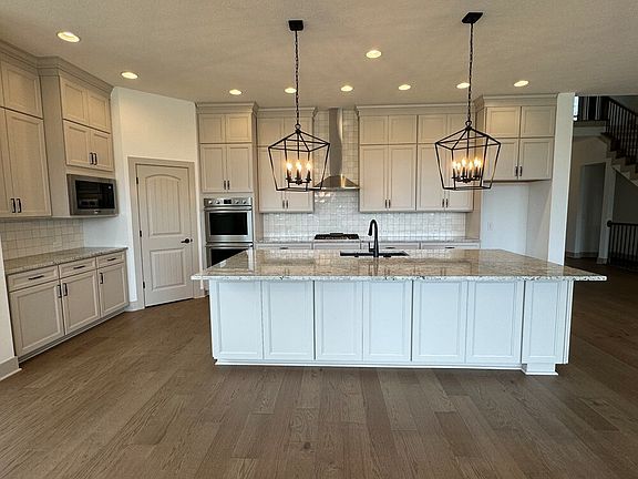 3rd image of 16012 Forewood Ln