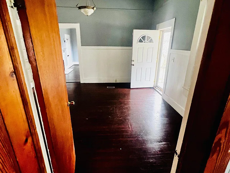 513 Creswell Ave — Photo 2