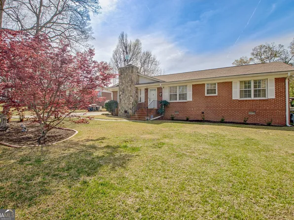 1304 Greenview Dr, Griffin, GA 30224