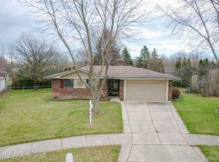 39692 Rager Ct, Clinton Township, MI 48038