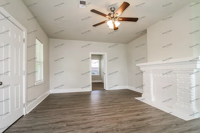 2 bed, 1.0 bath, 1067 sqft, $1,045 — Photo 4