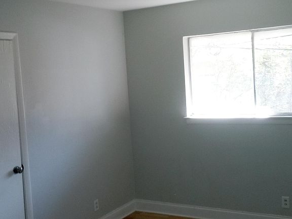 3rd image of 1014 N Larchmont Ave #A