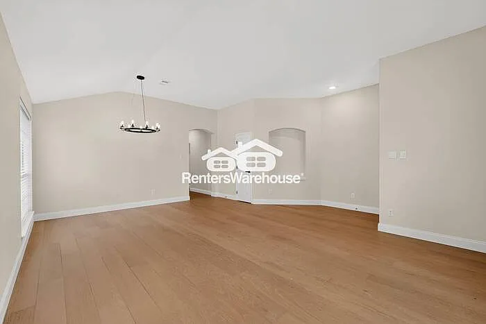 9113 Warren Dr — Photo 9