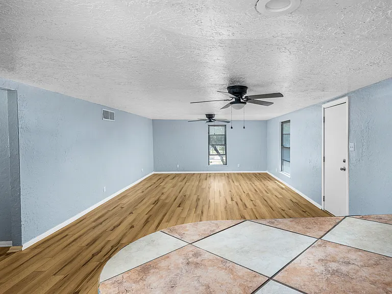 2408 NW Ozmun Ave — Photo 5